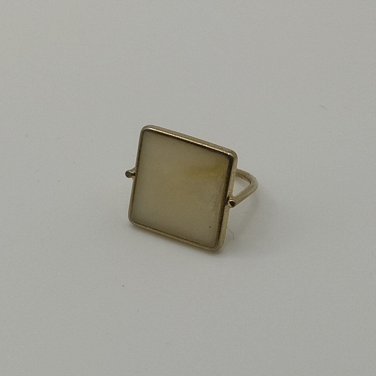 Square Cream: RJU03WH